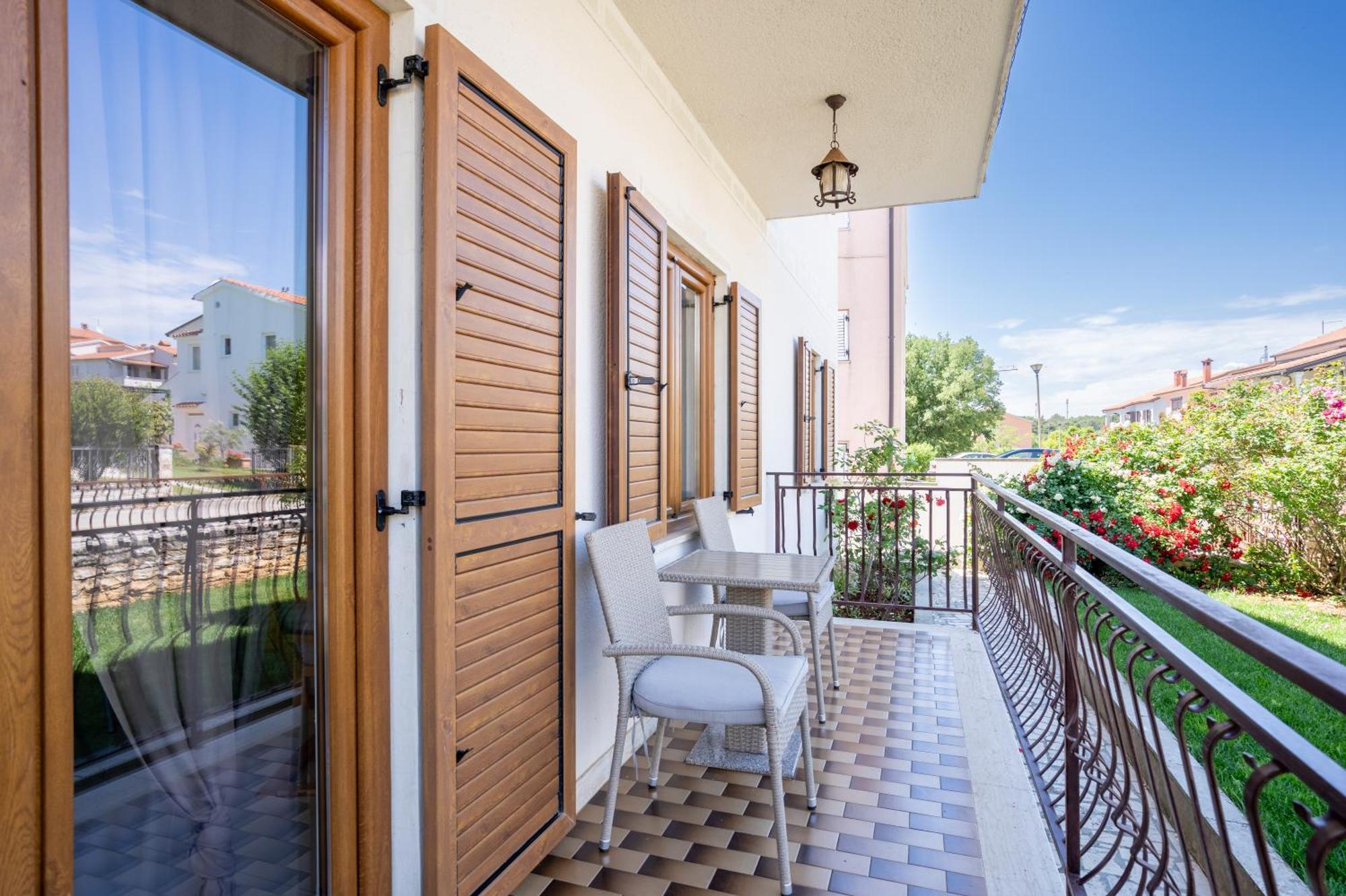 Apartments Maras โปเรช ภายนอก รูปภาพ